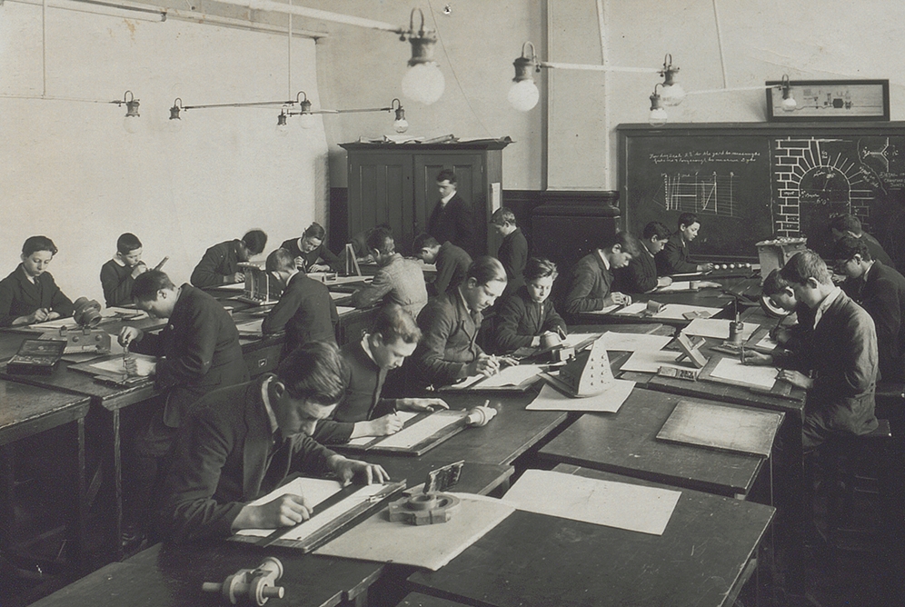 1916 engineering drawing class at Bendigo School of Mines